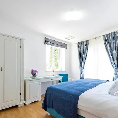 K Dubrovnik-5 Bedroom With Sea Access Villa *